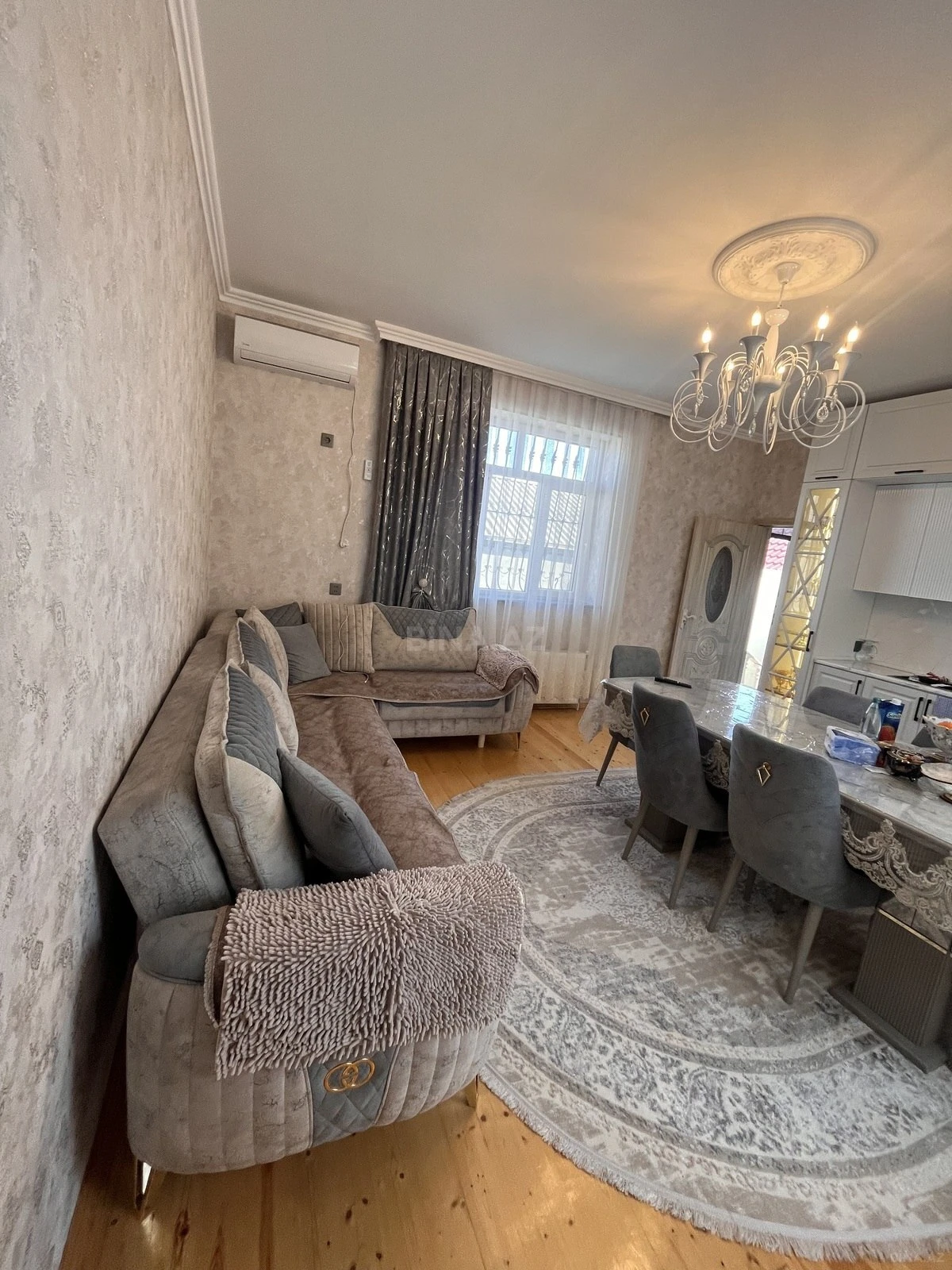 Satılır 4 otaqlı həyət evi 300 m²