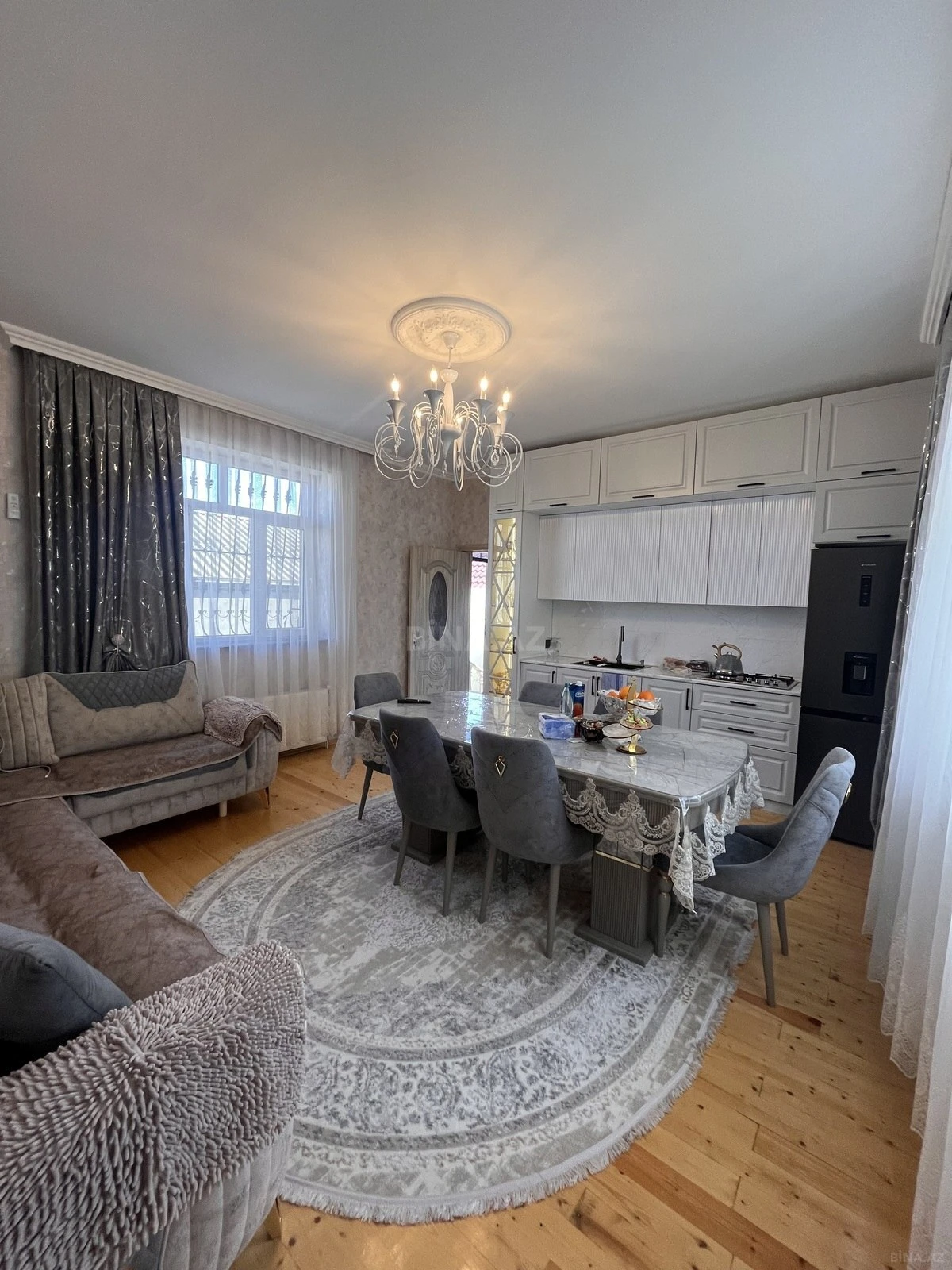 Satılır 4 otaqlı həyət evi 300 m²