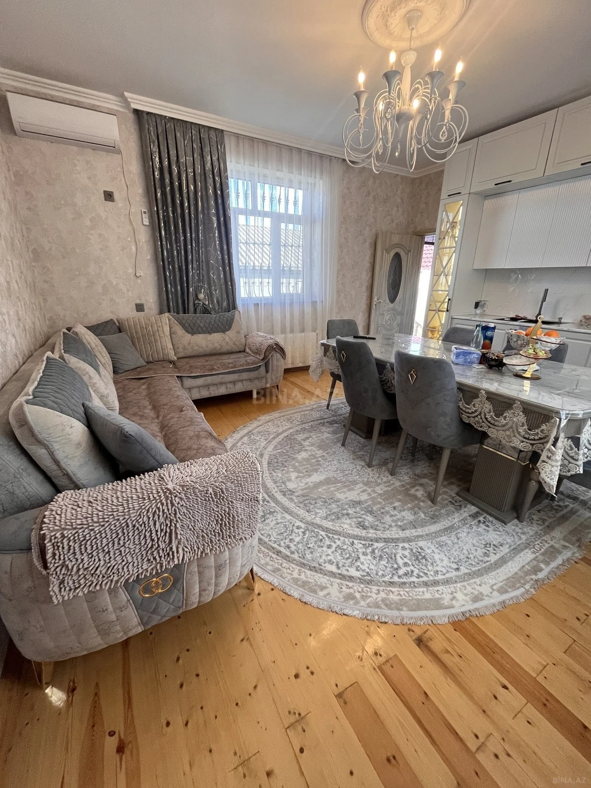 Satılır 4 otaqlı həyət evi 300 m²