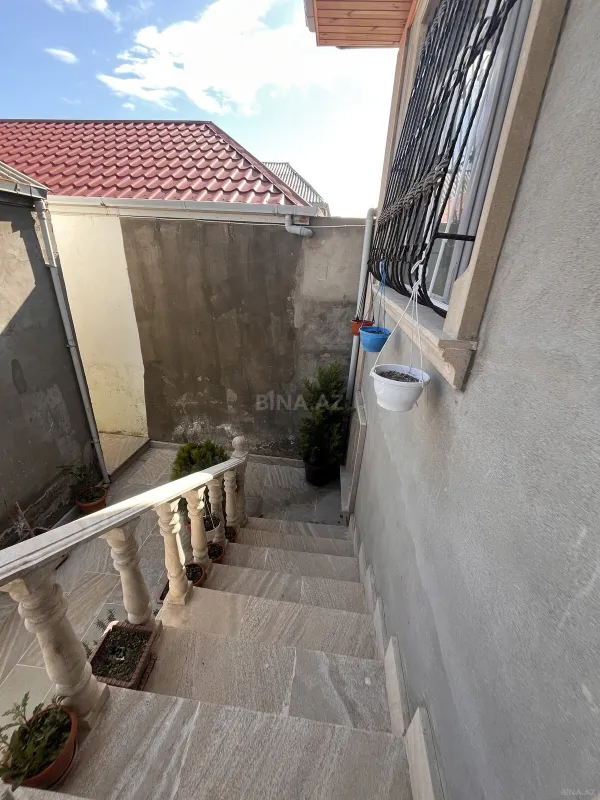 Satılır 4 otaqlı həyət evi 300 m²