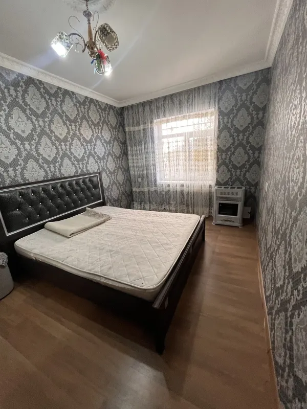 Satılır 4 otaqlı həyət evi 300 m²
