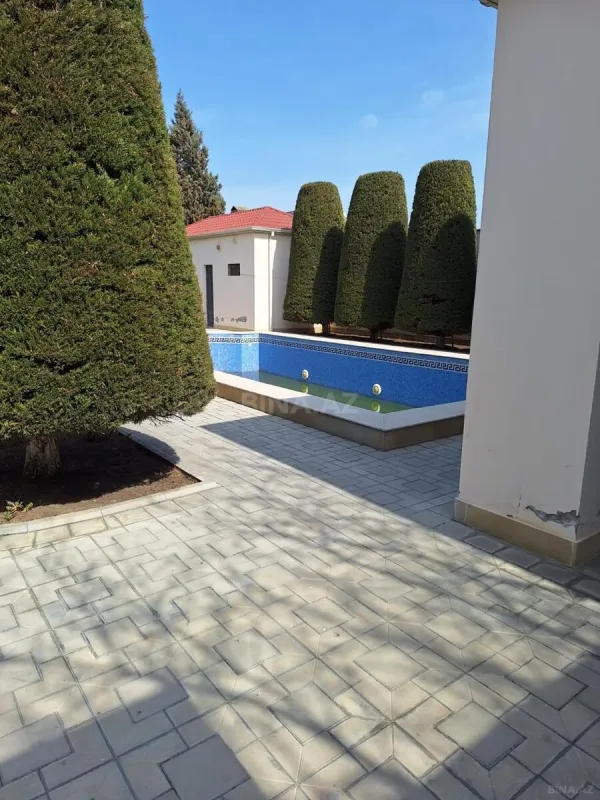 Satılır 8 otaqlı həyət evi 400 m²