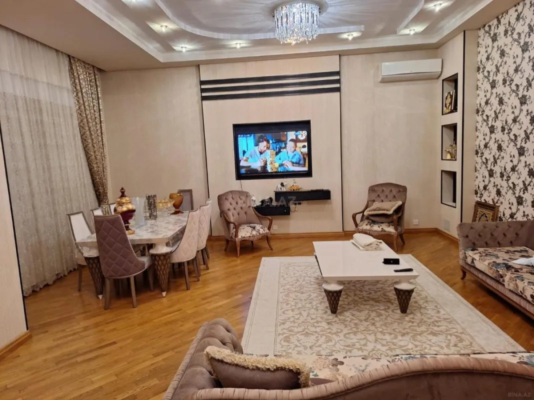 Satılır 8 otaqlı həyət evi 400 m²