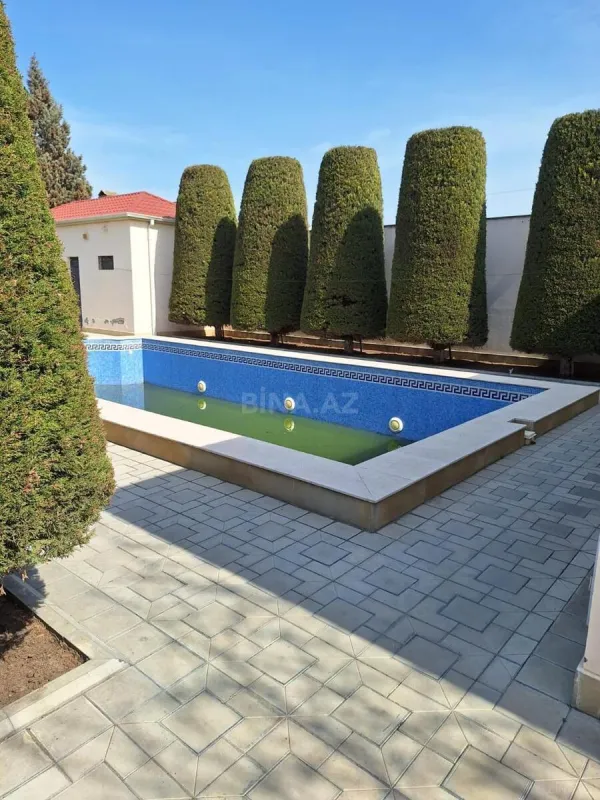 Satılır 8 otaqlı həyət evi 400 m²