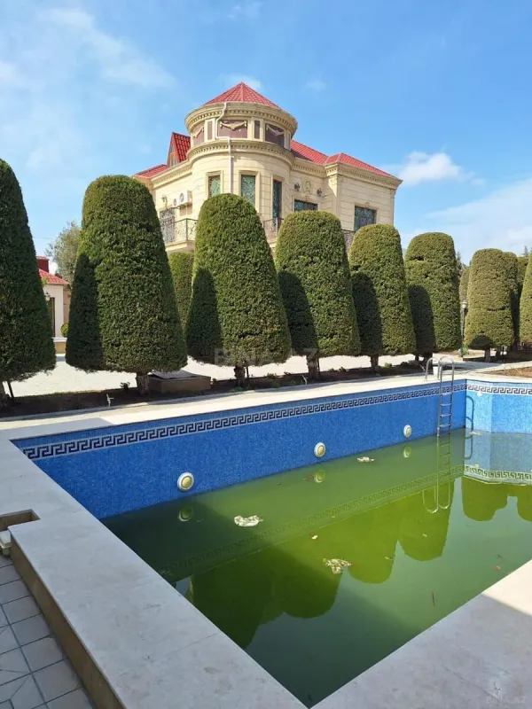 Satılır 8 otaqlı həyət evi 400 m²