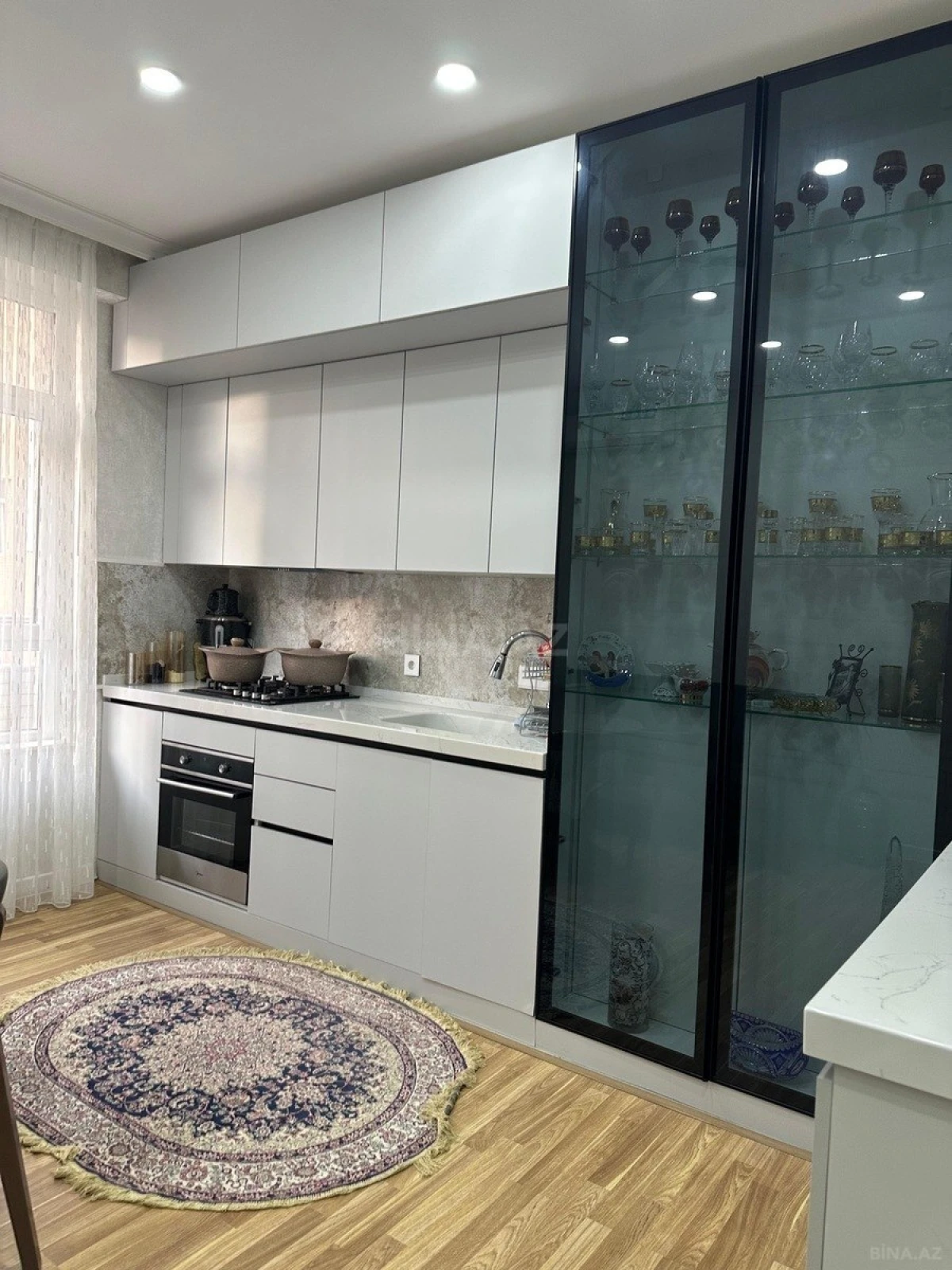Satılır 3 otaqlı mənzil 137 m²