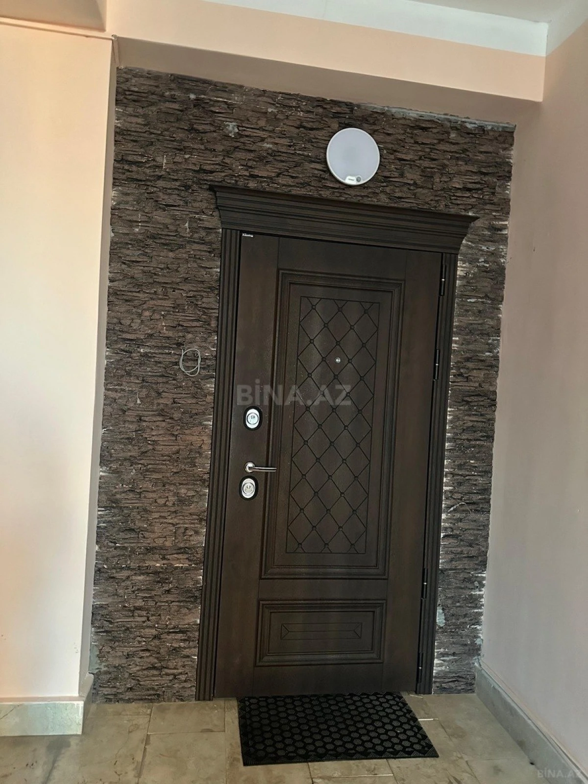 Satılır 3 otaqlı mənzil 137 m²