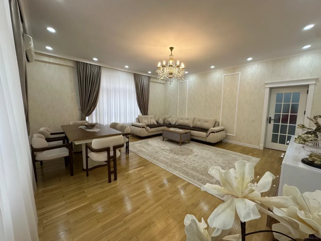 Satılır 3 otaqlı mənzil 137 m²