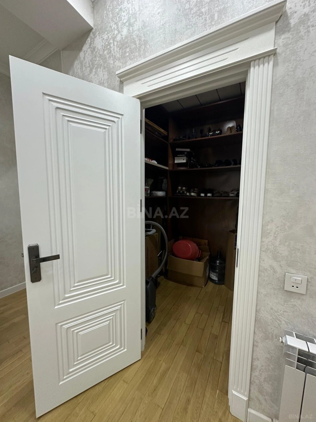 Satılır 3 otaqlı mənzil 137 m²