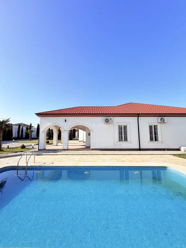 Kirayə verilir 6 otaqlı həyət evi 400 m²