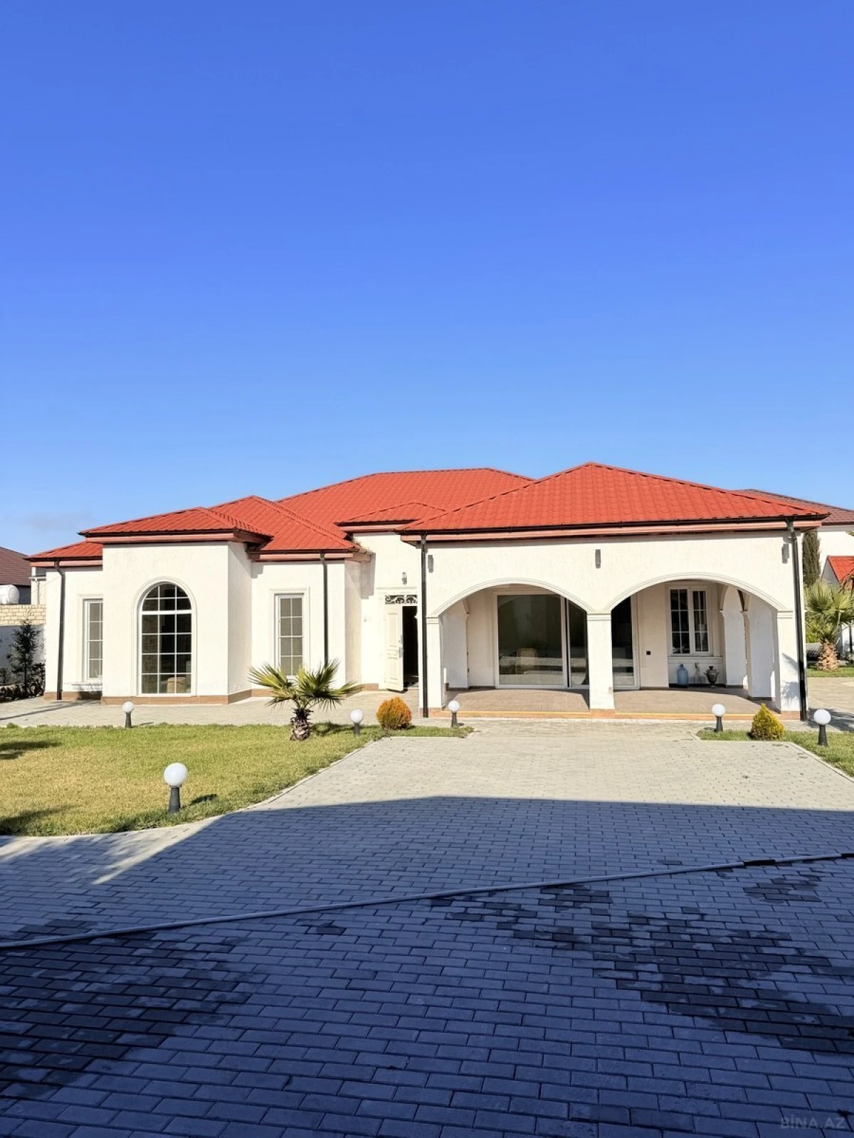 Kirayə verilir 6 otaqlı həyət evi 400 m²