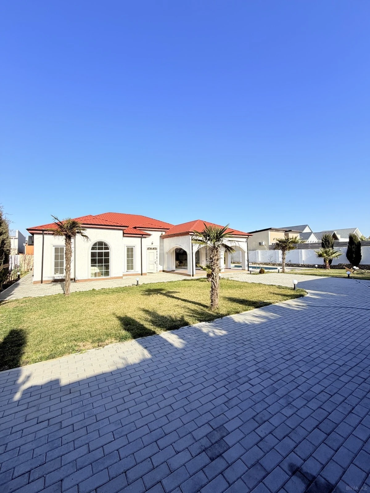 Kirayə verilir 6 otaqlı həyət evi 400 m²