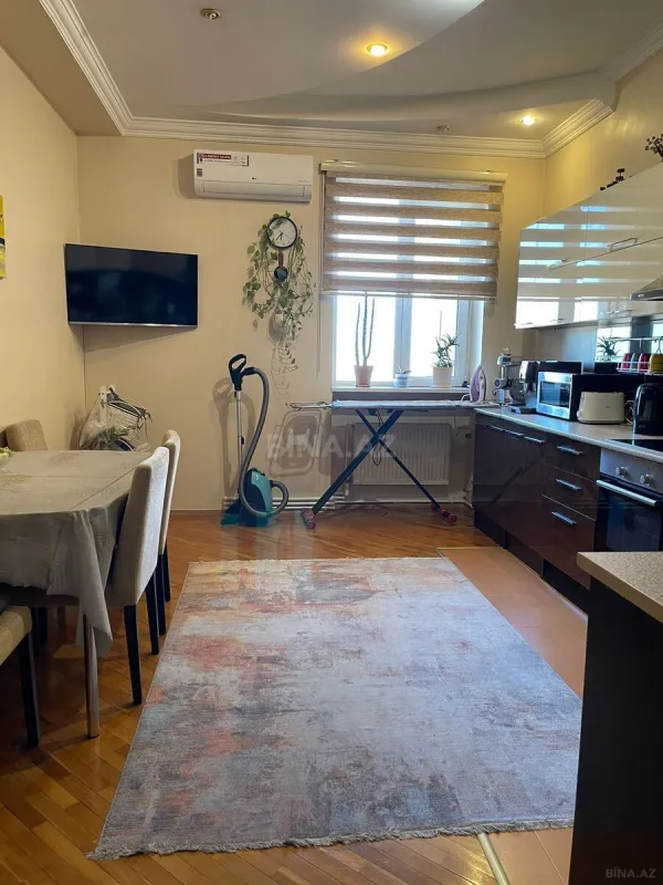 Satılır 2 otaqlı mənzil 102 m²