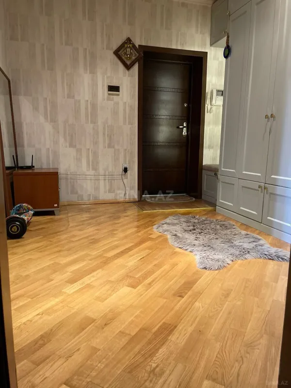 Satılır 2 otaqlı mənzil 102 m²