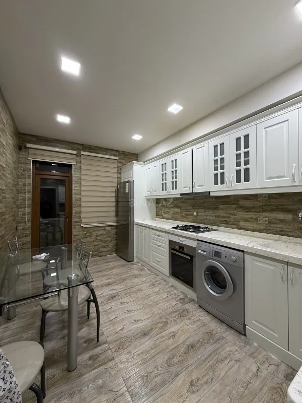 Satılır 3 otaqlı mənzil 83 m²