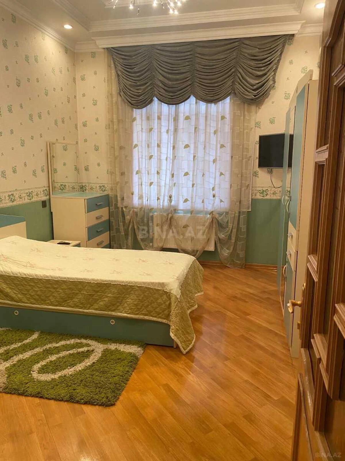 Satılır 7 otaqlı həyət evi 670 m²