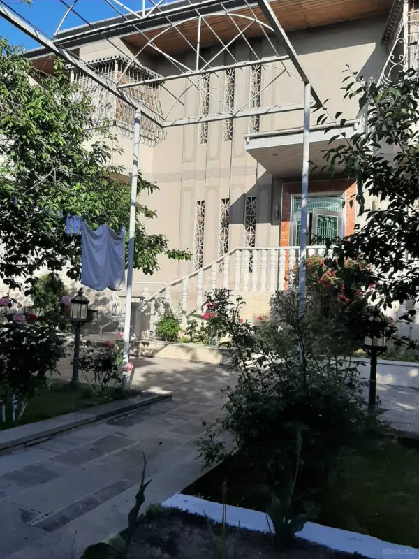 Satılır 7 otaqlı həyət evi 670 m²