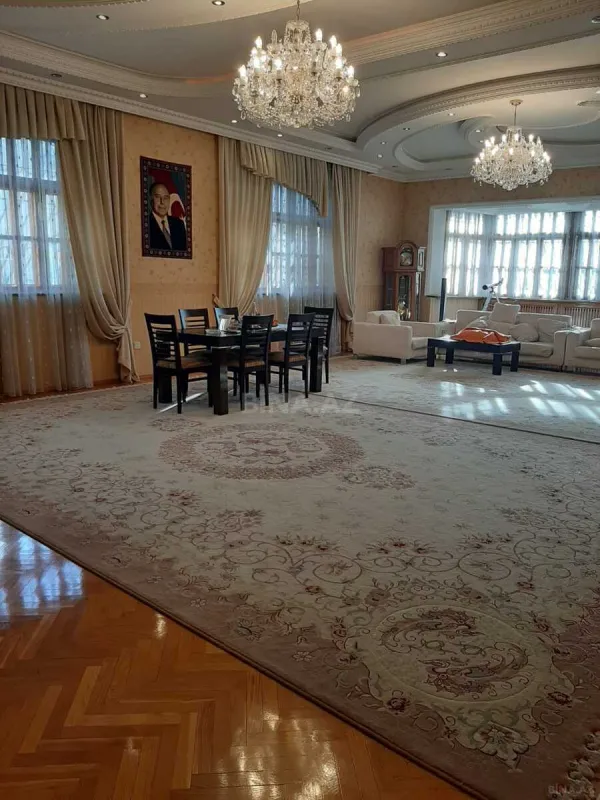 Satılır 7 otaqlı həyət evi 670 m²