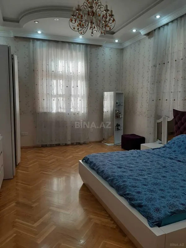 Satılır 7 otaqlı həyət evi 670 m²