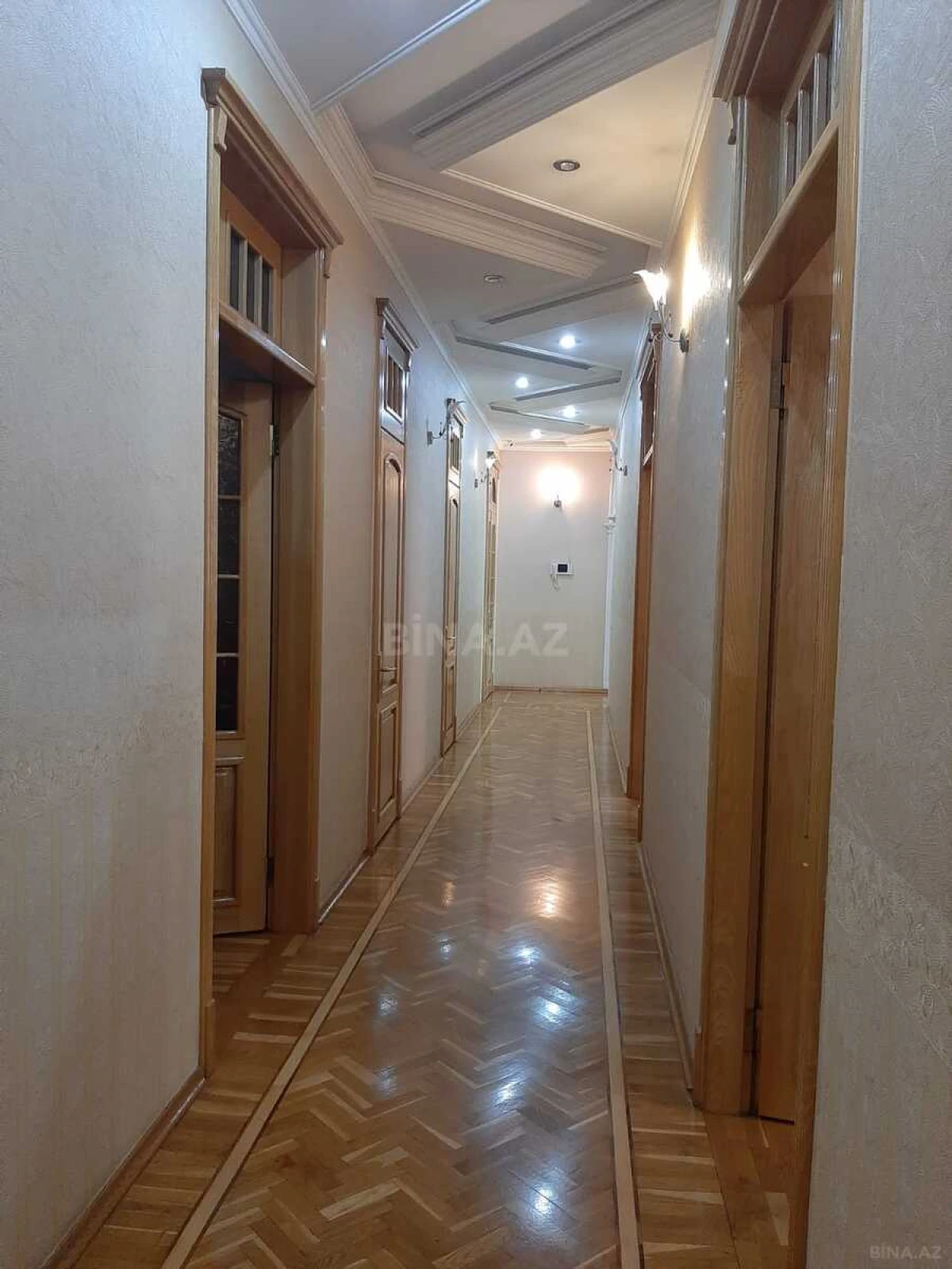 Satılır 7 otaqlı həyət evi 670 m²