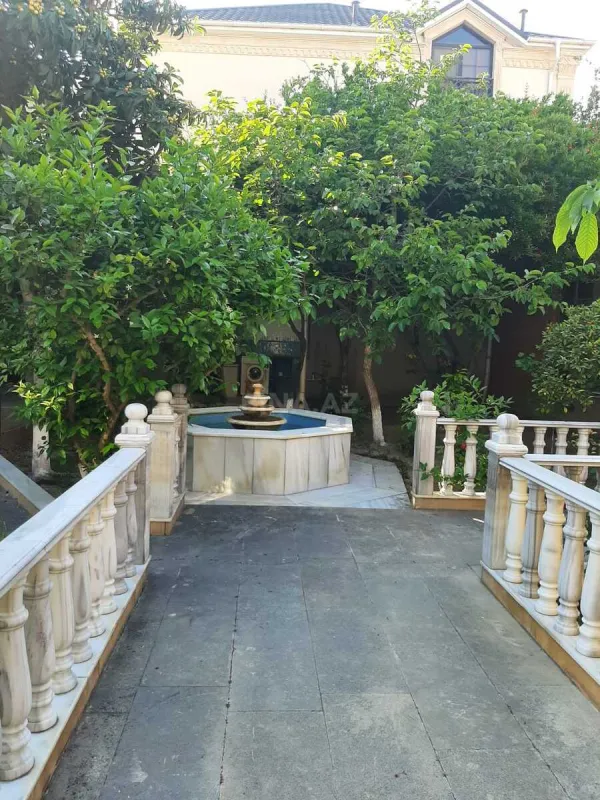 Satılır 7 otaqlı həyət evi 670 m²