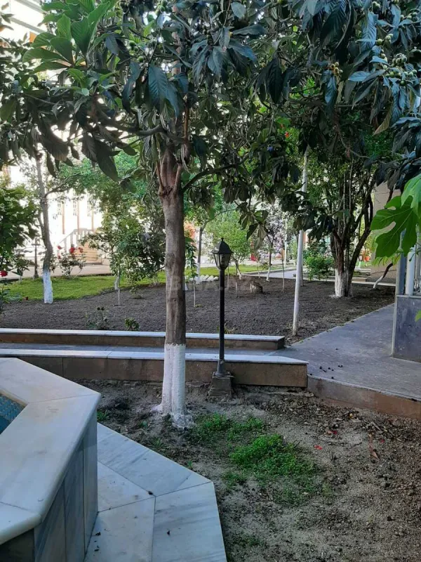 Satılır 7 otaqlı həyət evi 670 m²