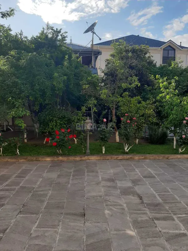 Satılır 7 otaqlı həyət evi 670 m²