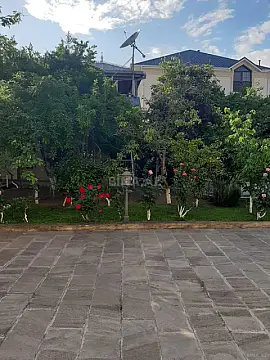 Satılır 7 otaqlı həyət evi 670 m²