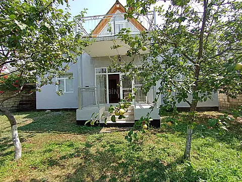 Kirayə verilir 7 otaqlı həyət evi 200 m²