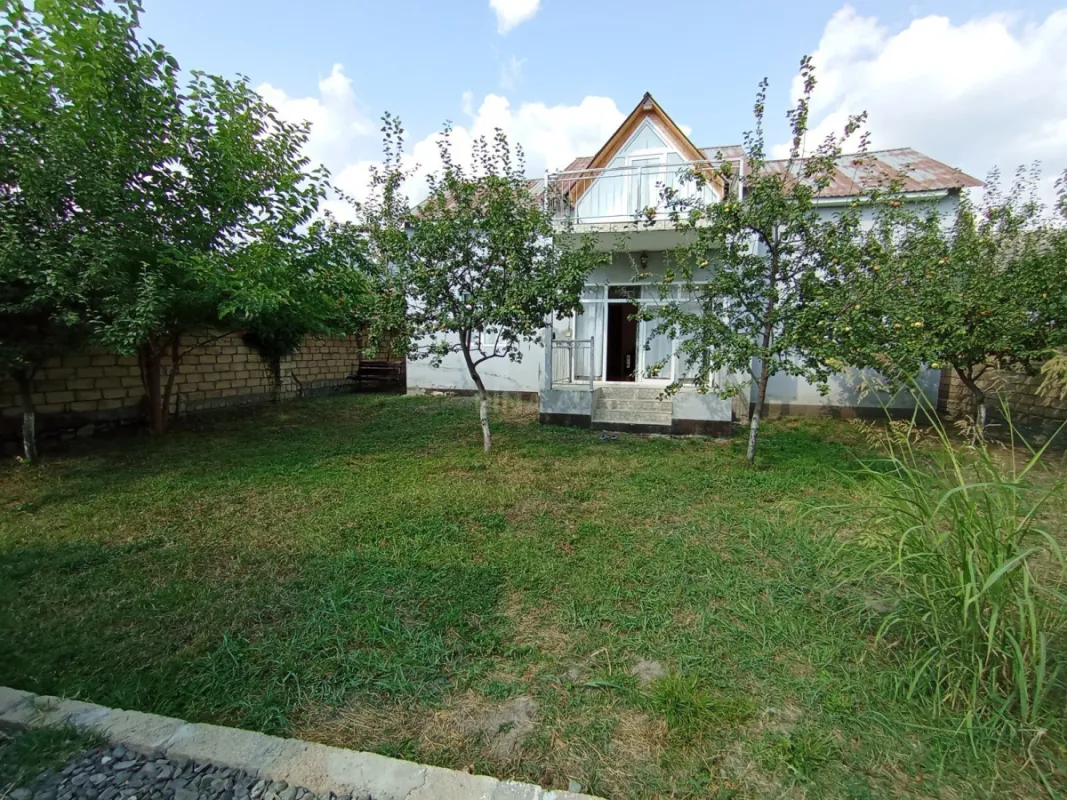 Kirayə verilir 7 otaqlı həyət evi 200 m²