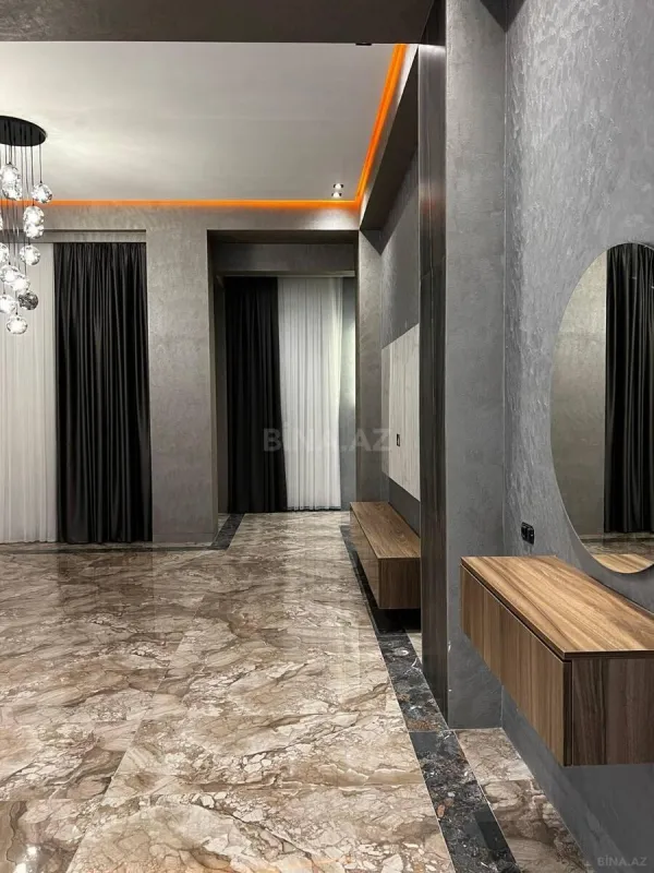 Satılır 7 otaqlı həyət evi 800 m²