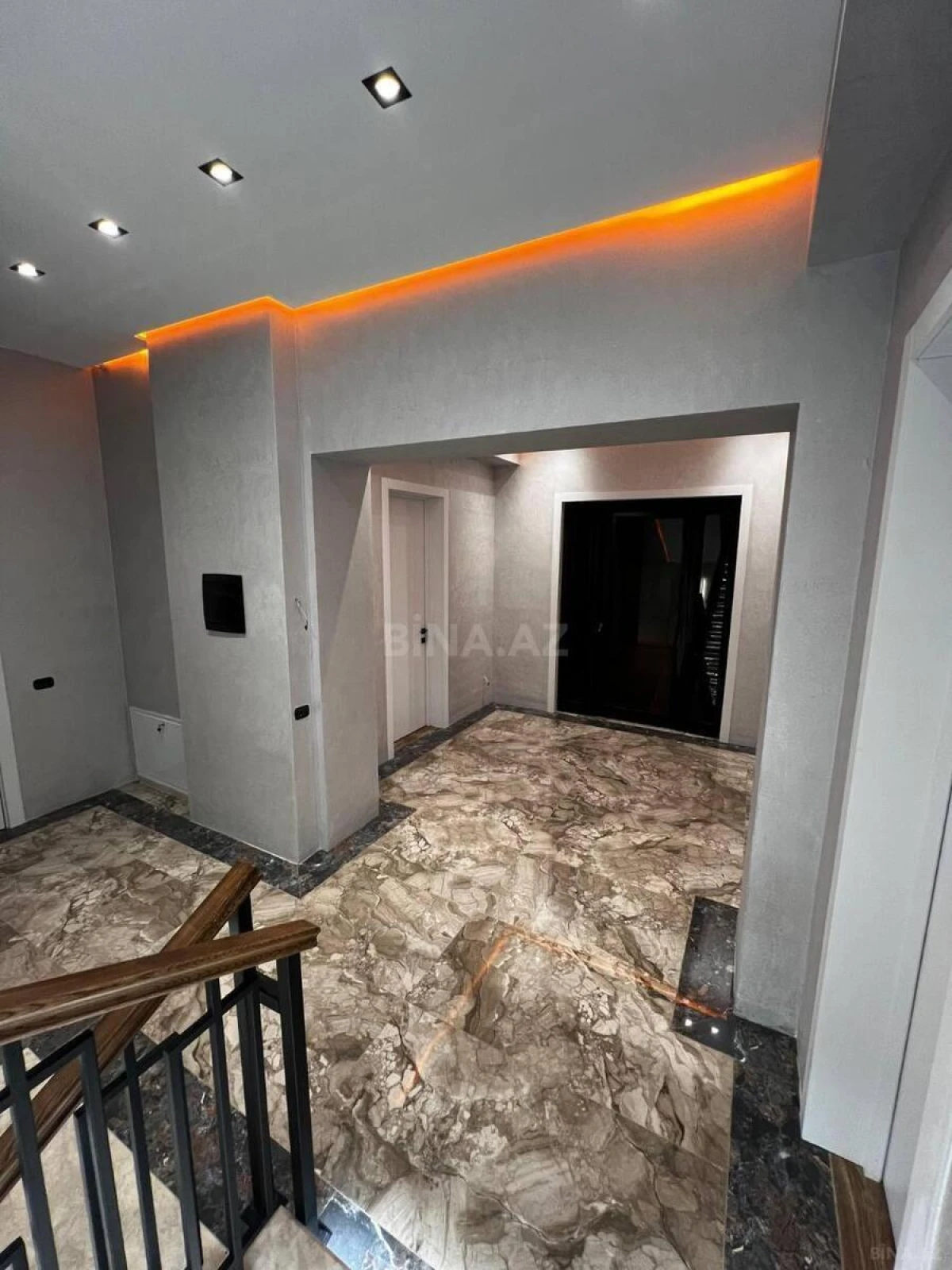 Satılır 7 otaqlı həyət evi 800 m²
