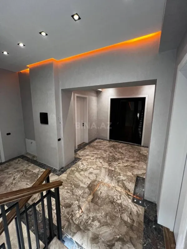 Satılır 7 otaqlı həyət evi 800 m²