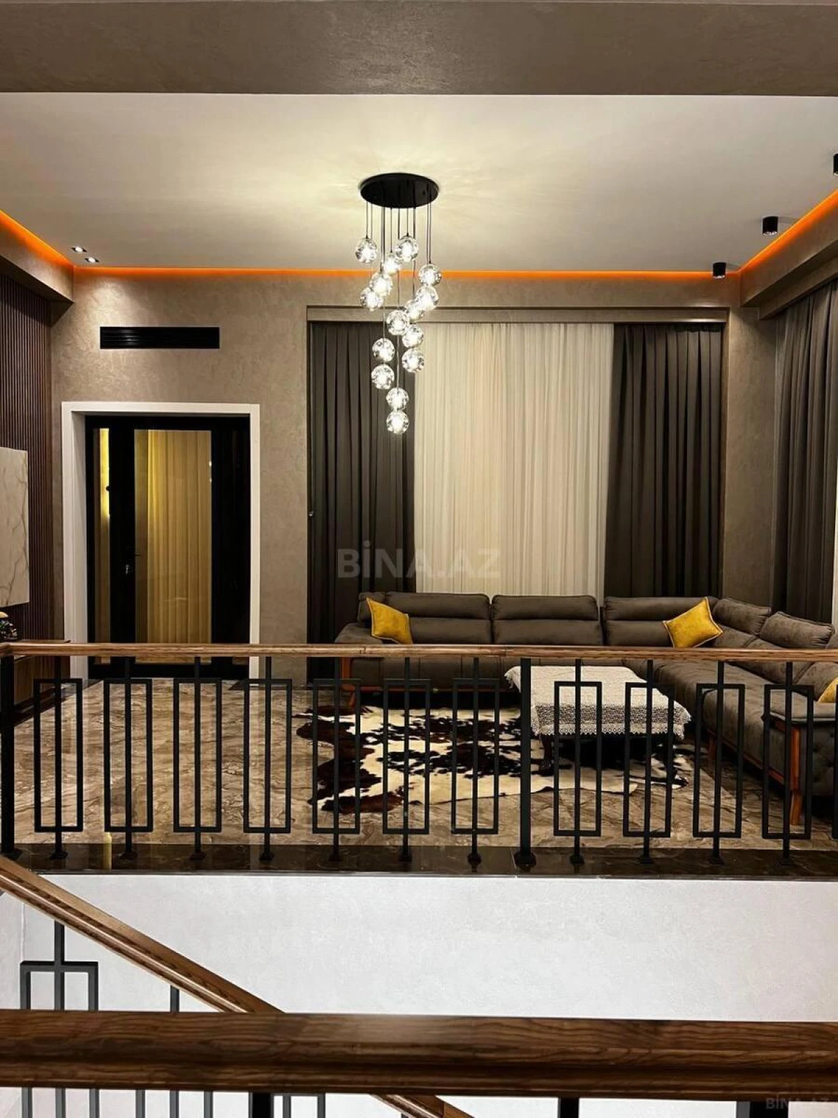 Satılır 7 otaqlı həyət evi 800 m²