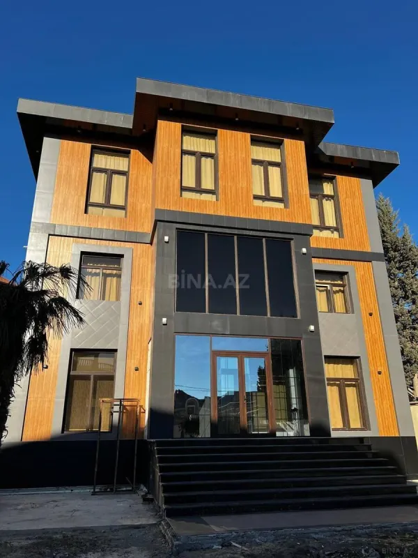 Satılır 7 otaqlı həyət evi 800 m²
