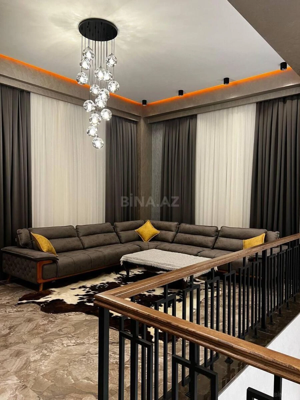 Satılır 7 otaqlı həyət evi 800 m²