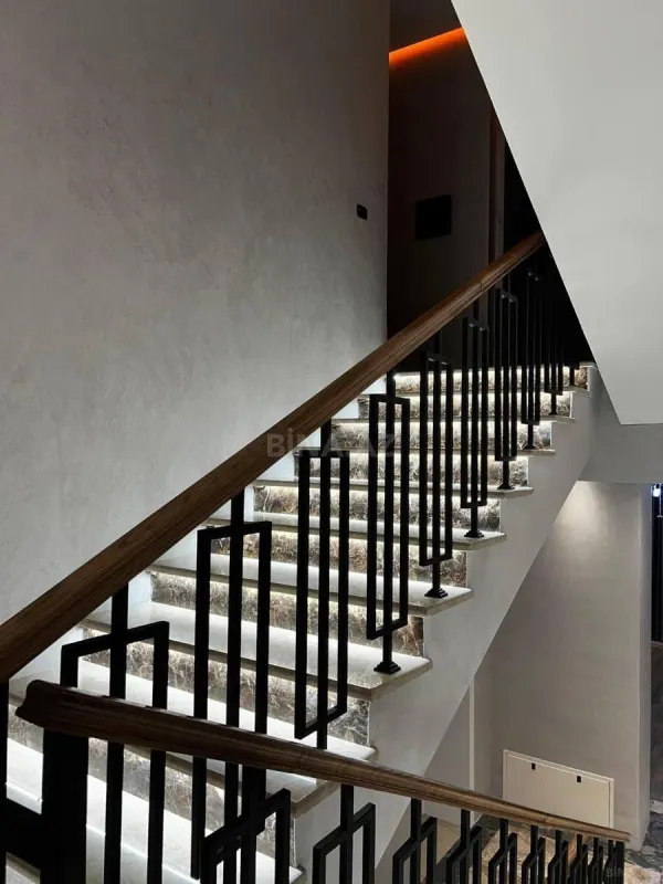 Satılır 7 otaqlı həyət evi 800 m²