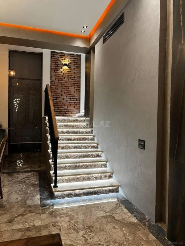 Satılır 7 otaqlı həyət evi 800 m²