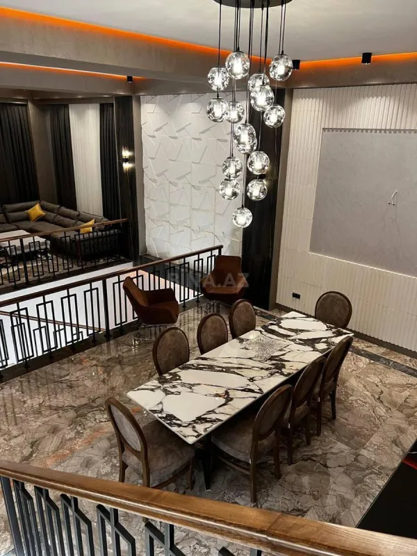 Satılır 7 otaqlı həyət evi 800 m²