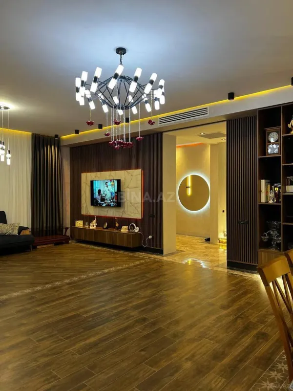 Satılır 7 otaqlı həyət evi 800 m²