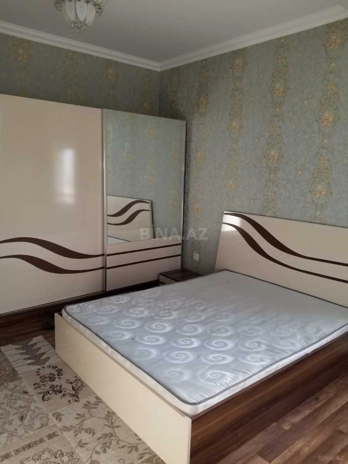 Kirayə verilir 3 otaqlı mənzil 130 m²