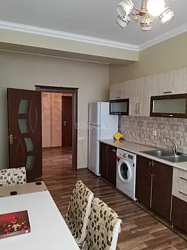 Kirayə verilir 3 otaqlı mənzil 130 m²