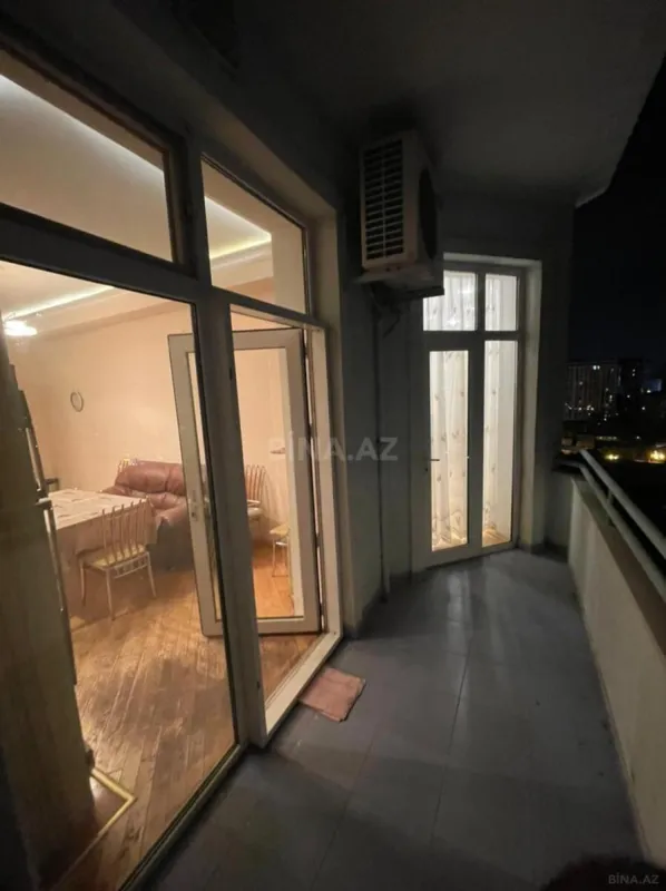 Kirayə verilir 3 otaqlı mənzil 178 m²