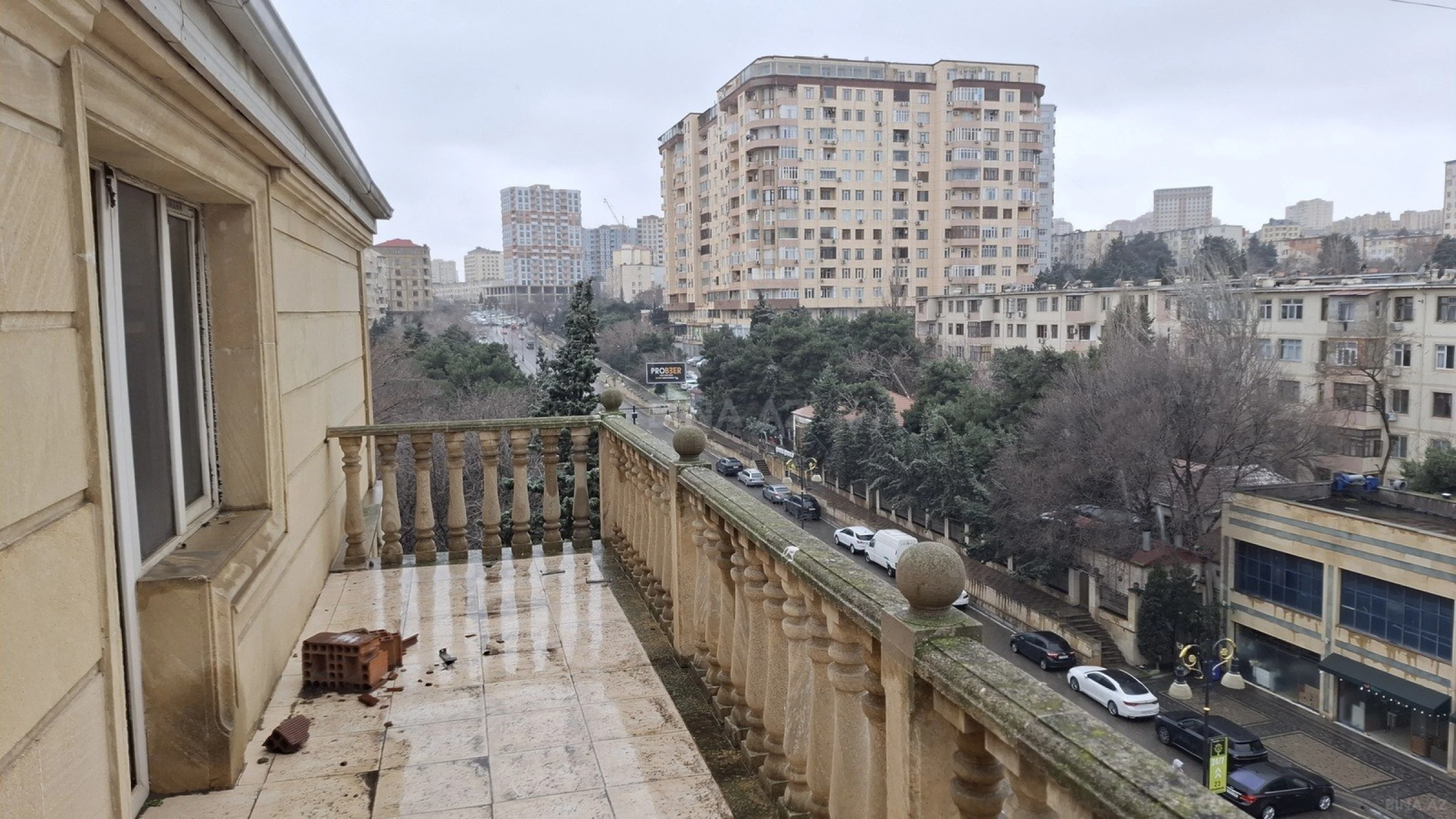 Satılır 7 otaqlı mənzil 408 m²