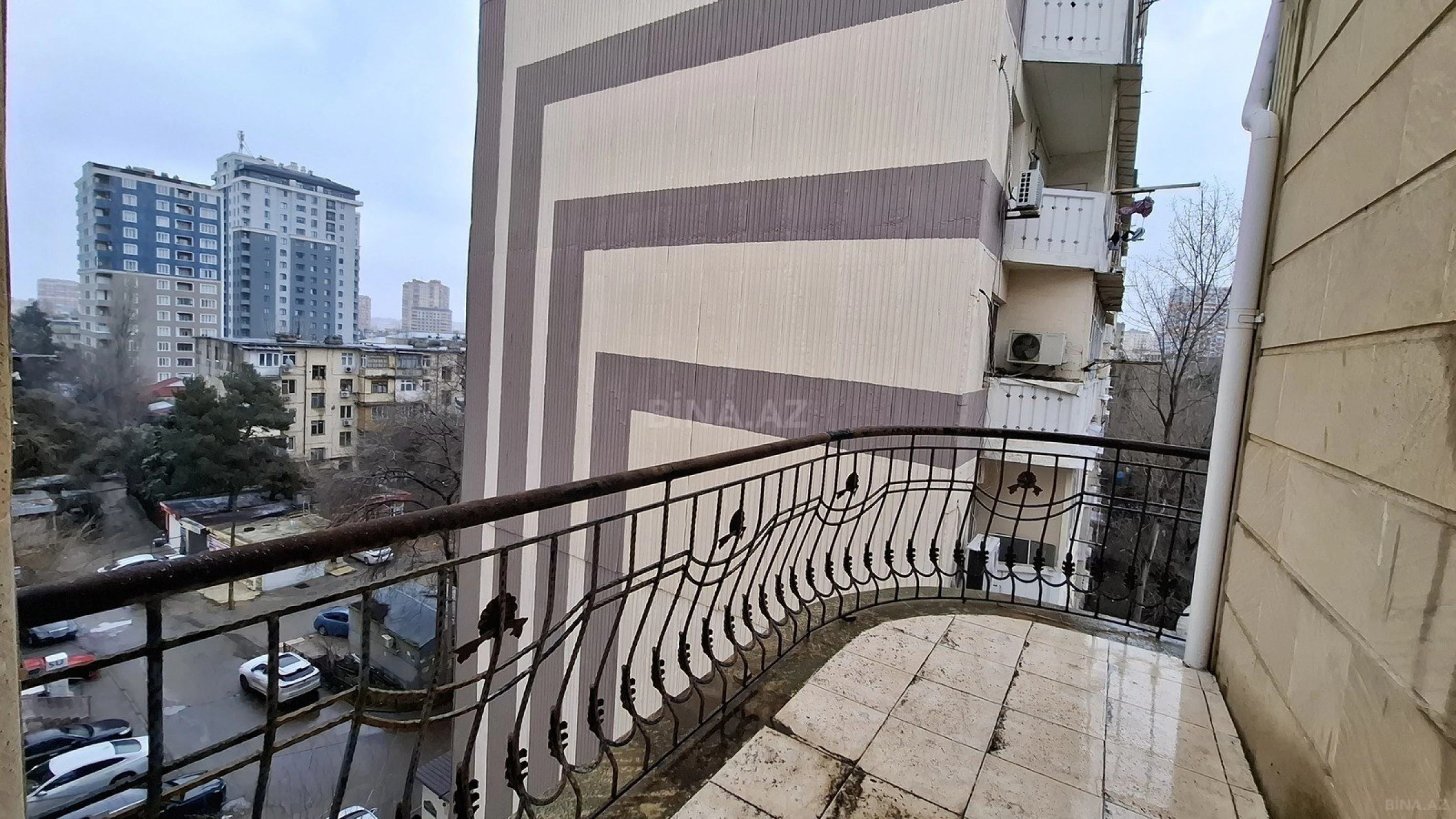 Satılır 7 otaqlı mənzil 408 m²