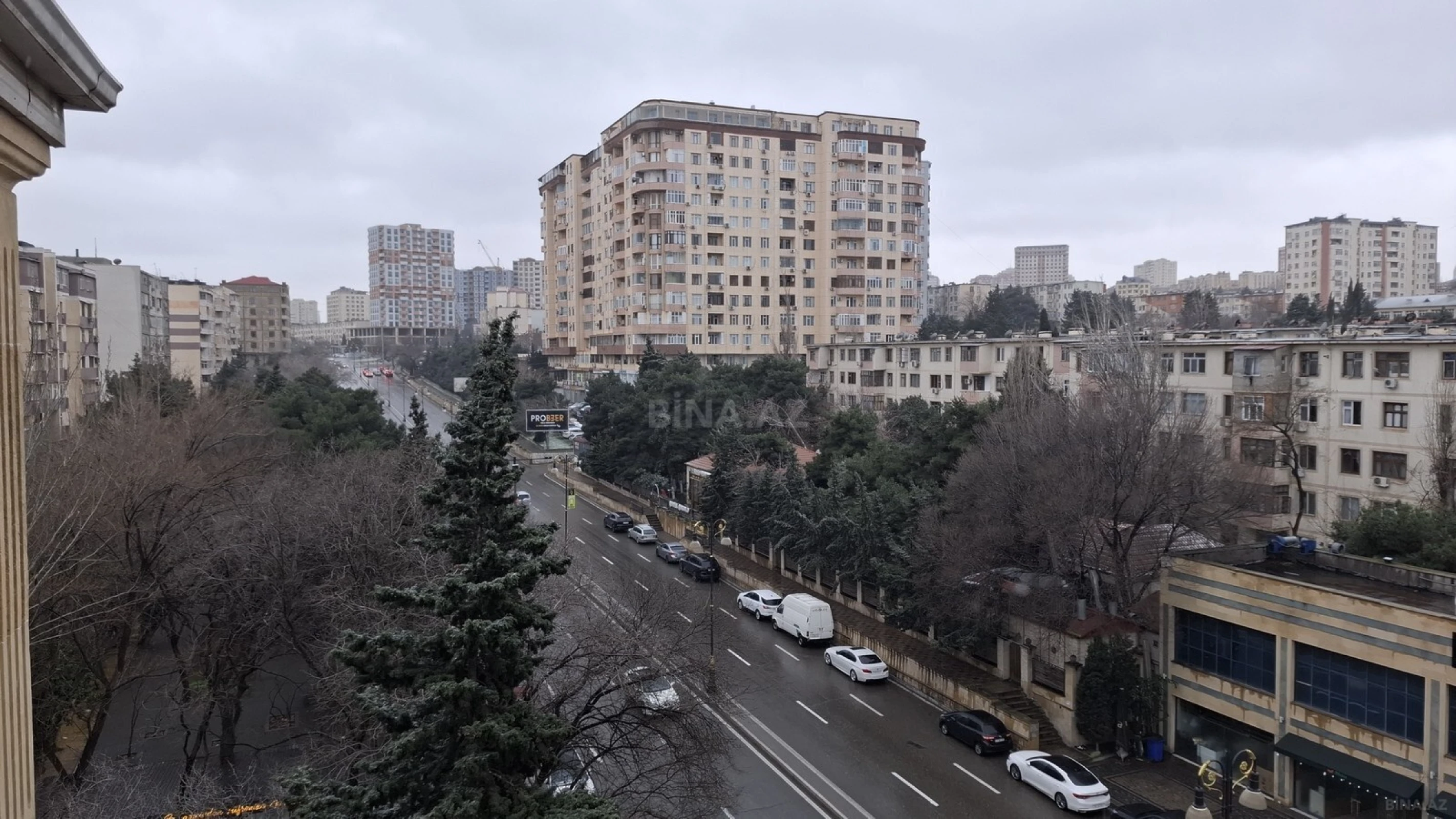 Satılır 7 otaqlı mənzil 408 m²