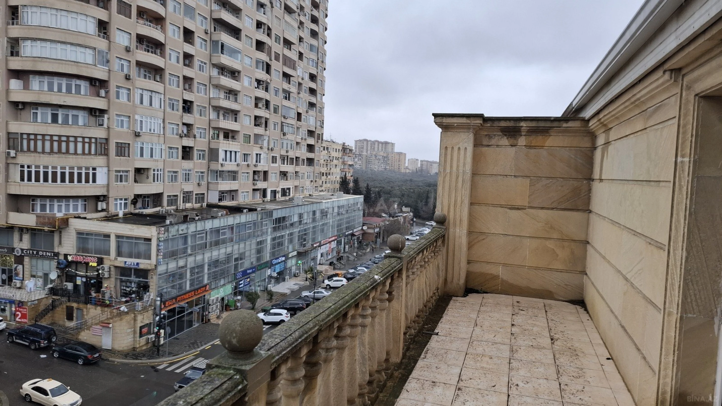 Satılır 7 otaqlı mənzil 408 m²