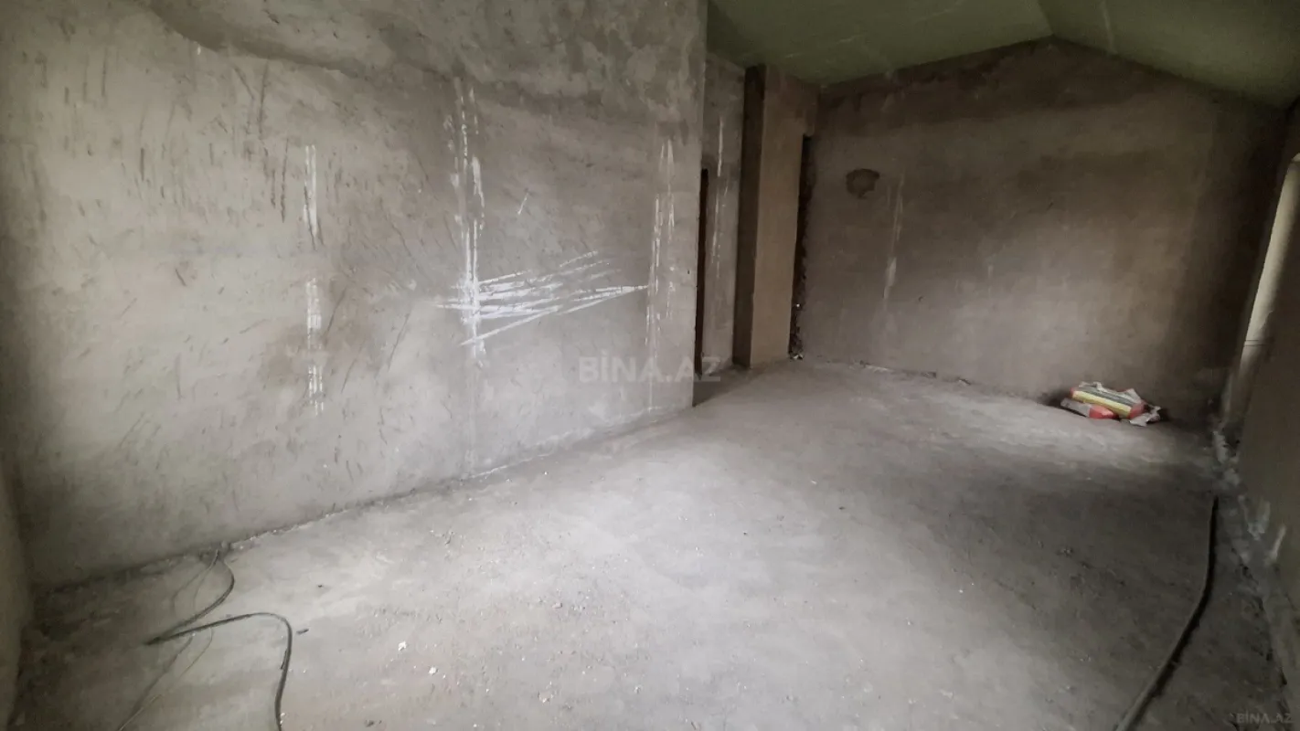 Satılır 7 otaqlı mənzil 408 m²