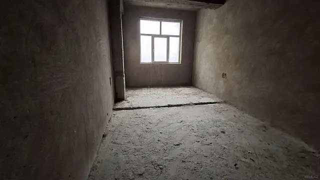 Satılır 7 otaqlı mənzil 408 m²