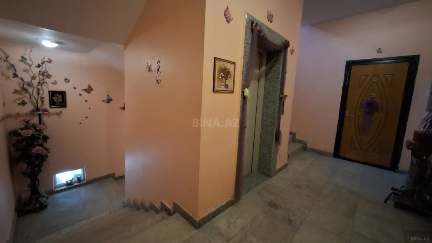 Satılır 7 otaqlı mənzil 408 m²